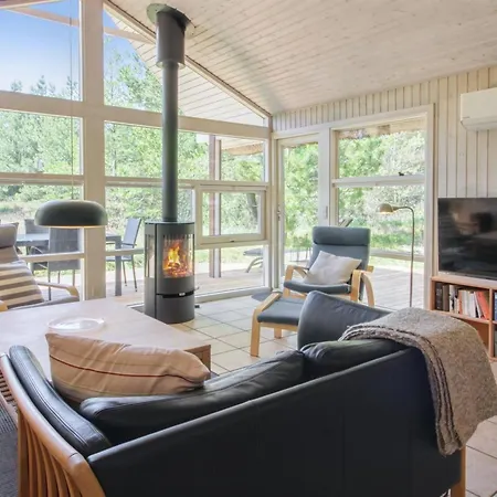 Vakantiehuis Karri - 1-1km From The Sea By Interhome *